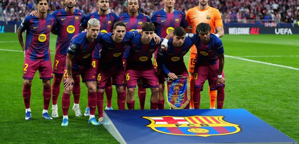 Barcelona Defender Jules Koundé Faces Crucial Choice as Tottenham Leads Transfer Race