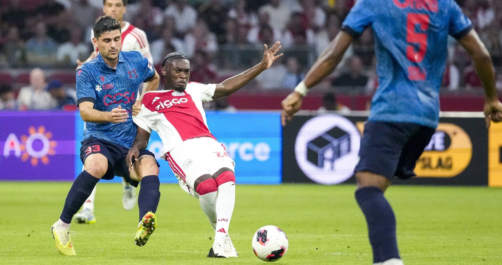 Rafael van der Vaart Criticizes Ajax Defender Jorthy Mokio After Conference League Win