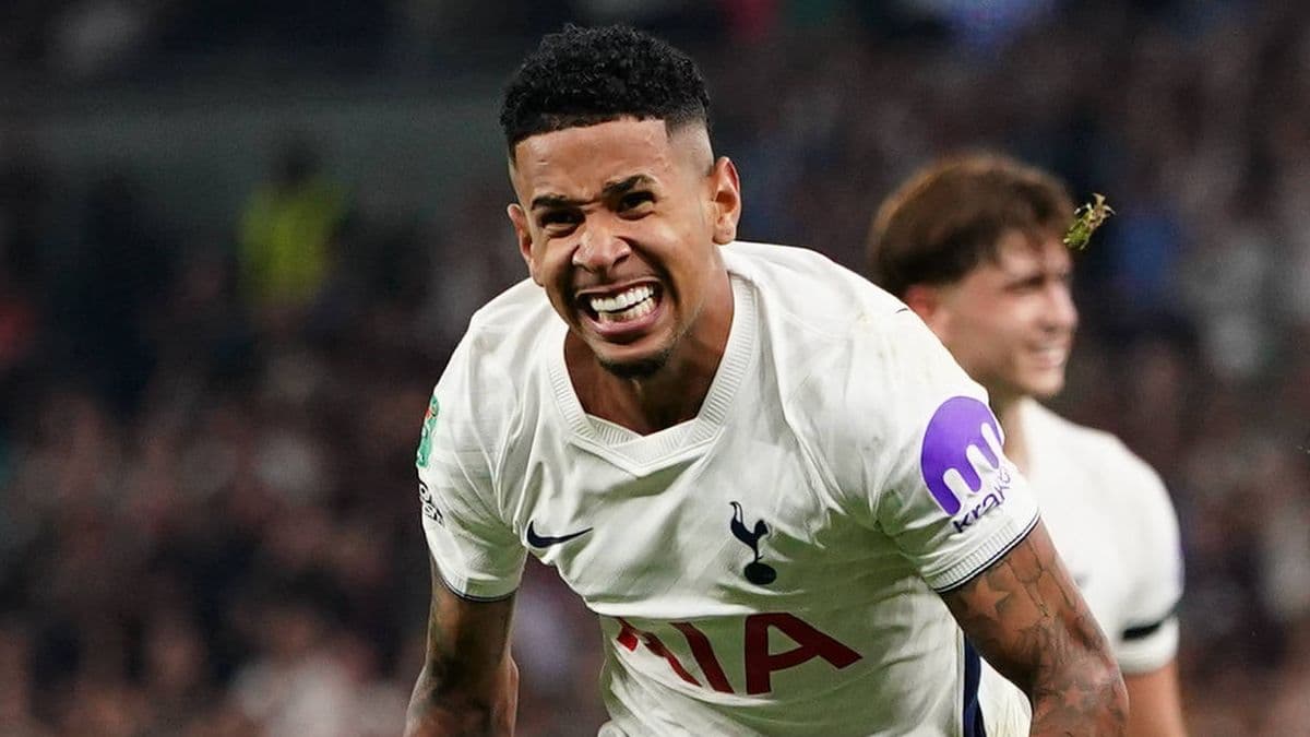 Roberto De Zerbi Sets 10-Goal Target for Savio After Stunning Tottenham Debut