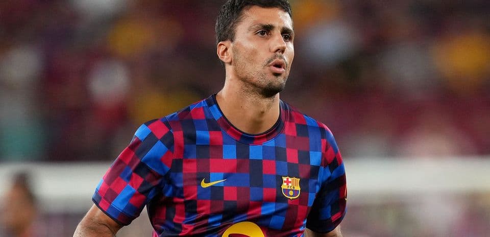 Rodri Emphasizes Barcelona's Need for Tactical Solidity Over Flair to Triumph in Europe