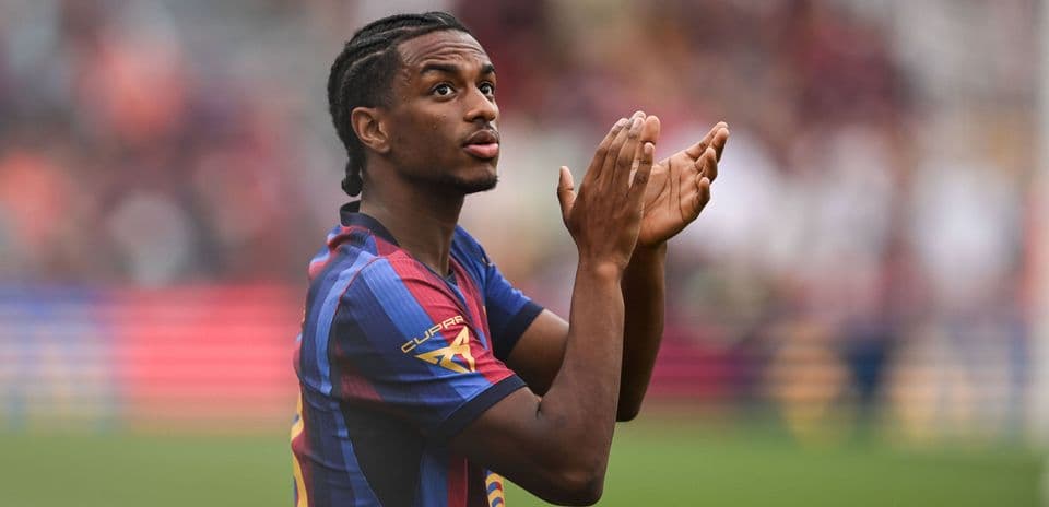 Alejandro Balde Chooses to Leave Barcelona as Manchester United Begin Transfer Talks