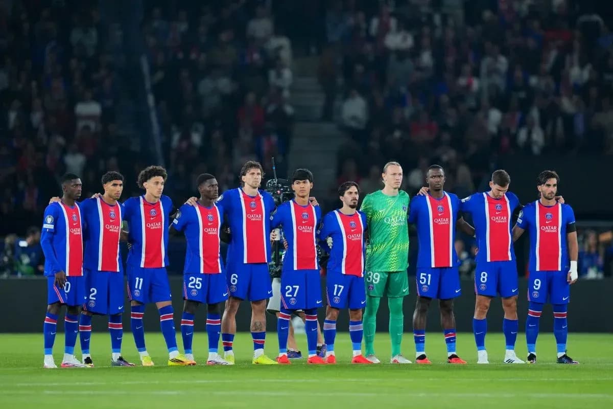 PSG players standing in line before the match PSG players standing in line before the match