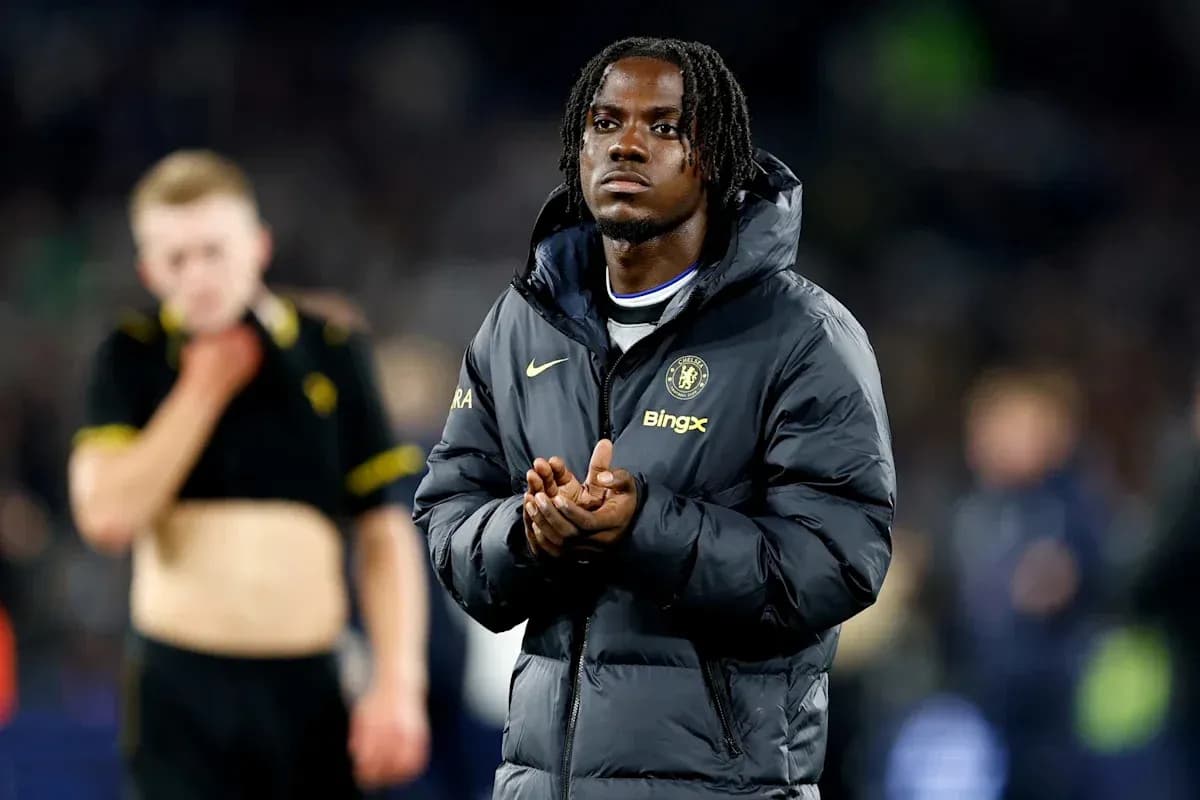 Player in Chelsea jacket applauding on the field Player in Chelsea jacket applauding on the field