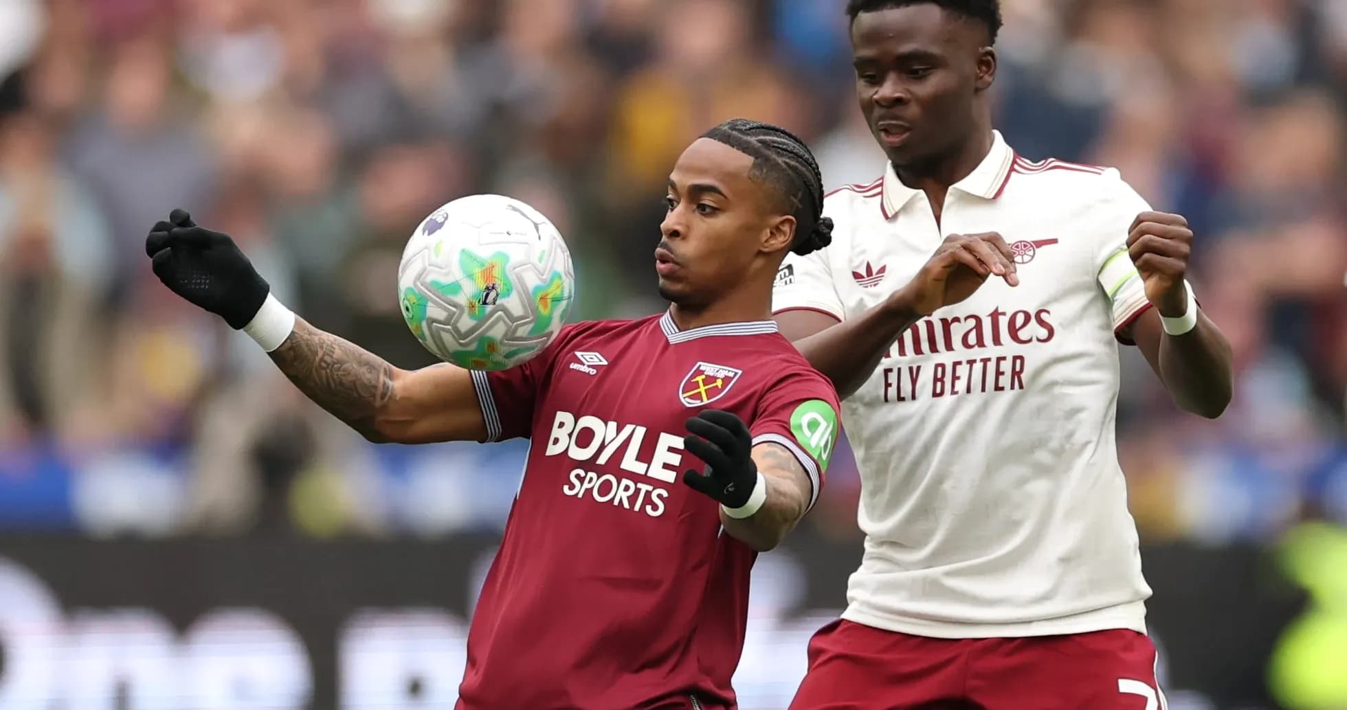 West Ham and Arsenal players contesting for the ball West Ham and Arsenal players contesting for the ball