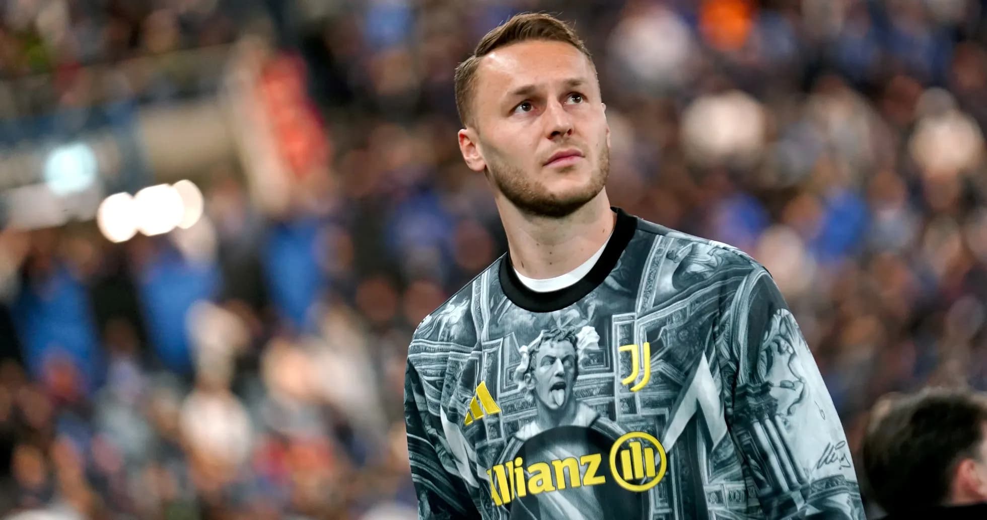 Goalkeeper wearing Juventus jersey during match Goalkeeper wearing Juventus jersey during match