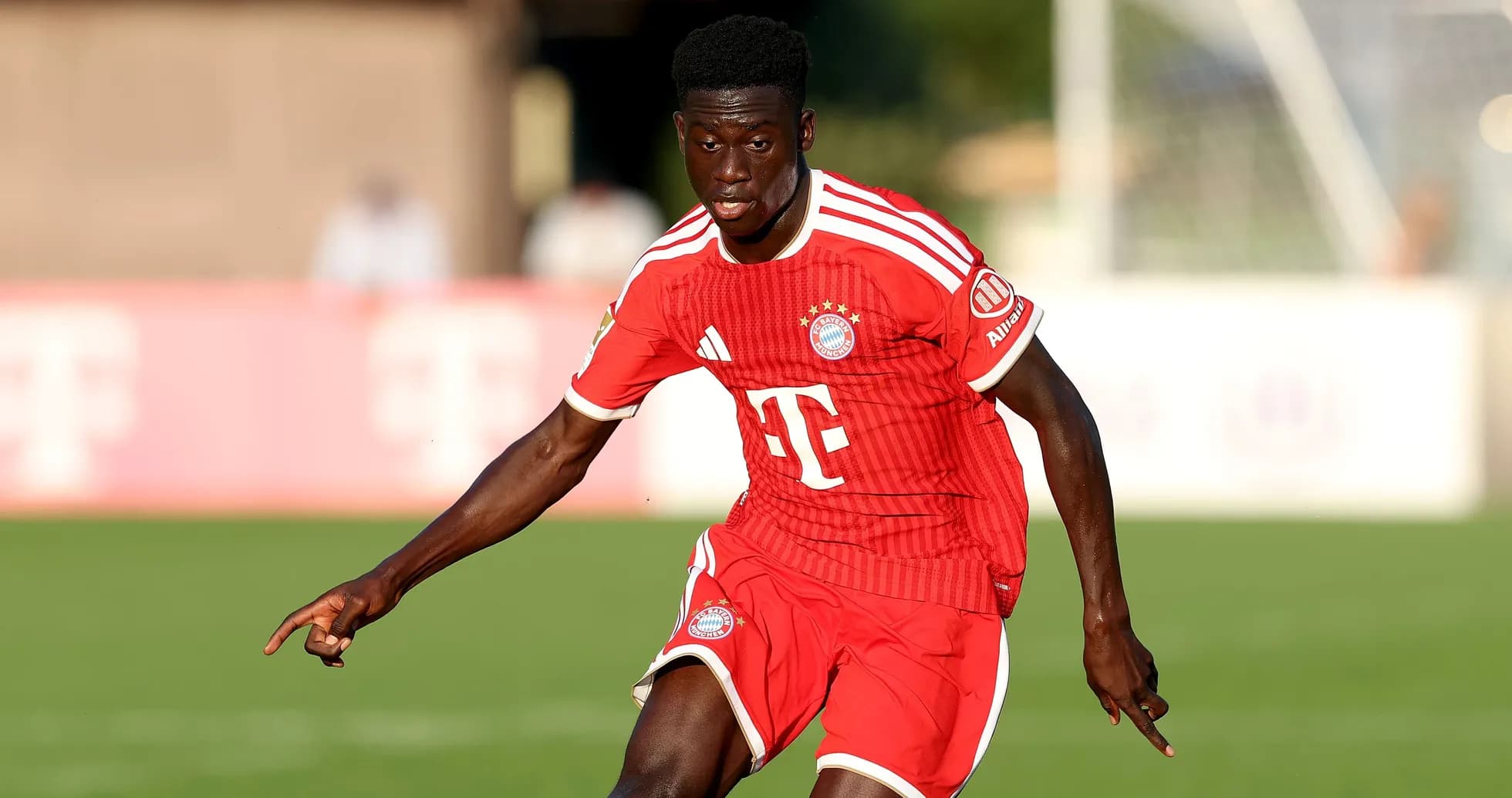 Player in red Bayern Munich kit on the field Player in red Bayern Munich kit on the field