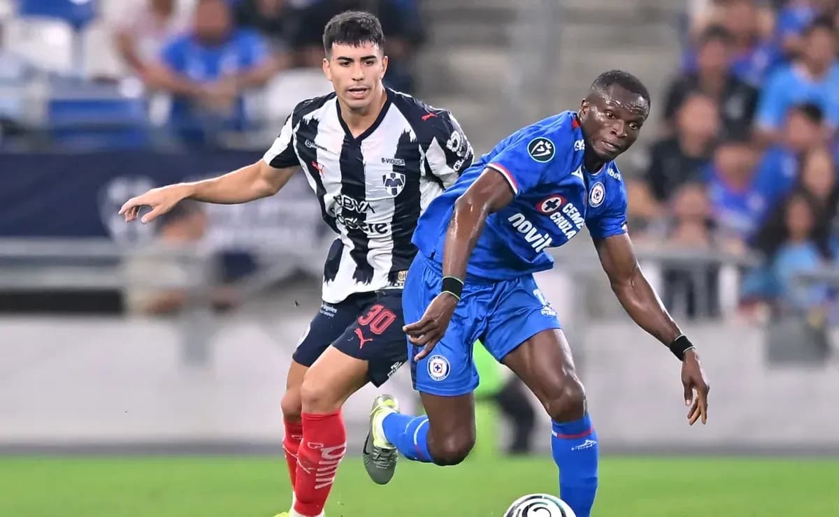 Monterrey and Cruz Azul players competing for the ball Monterrey and Cruz Azul players competing for the ball