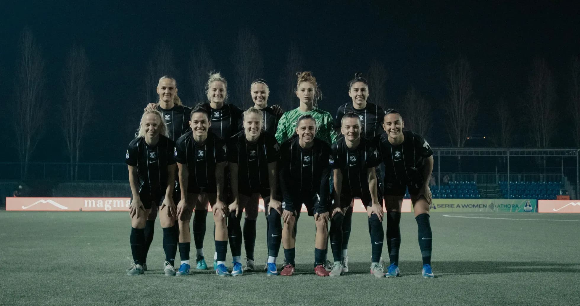 Como women's team lineup before the match Como women's team lineup before the match