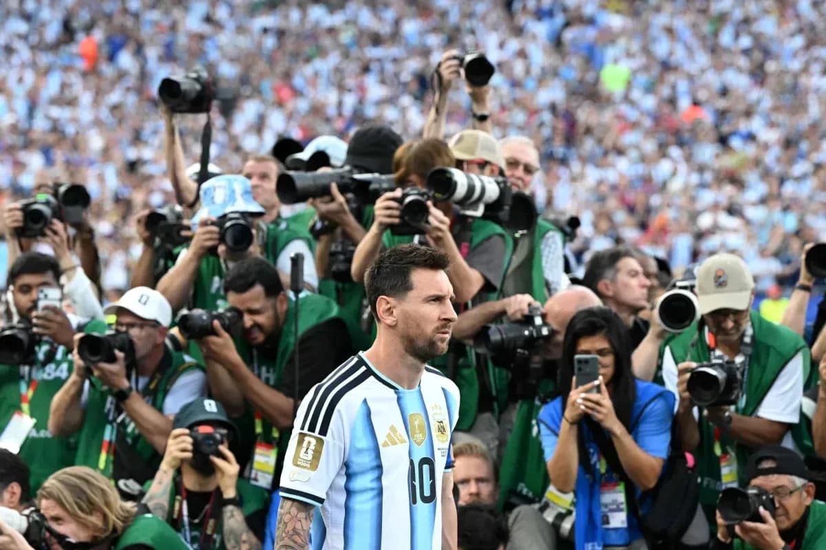 Lionel Messi surrounded by photographers during event Lionel Messi surrounded by photographers during event