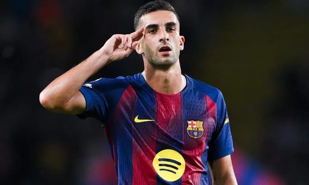 Player saluting during match in Barcelona jersey Player saluting during match in Barcelona jersey