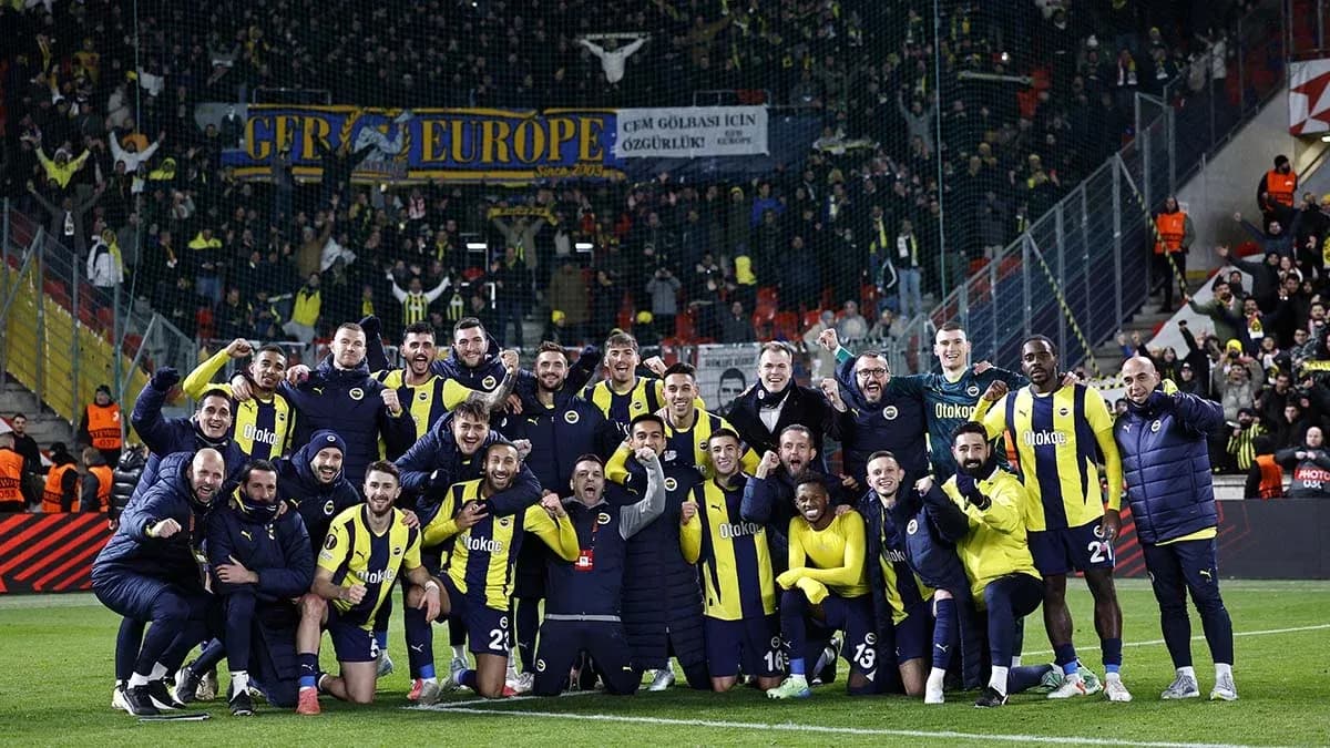 Fenerbahçe players celebrating with fans Fenerbahçe players celebrating with fans