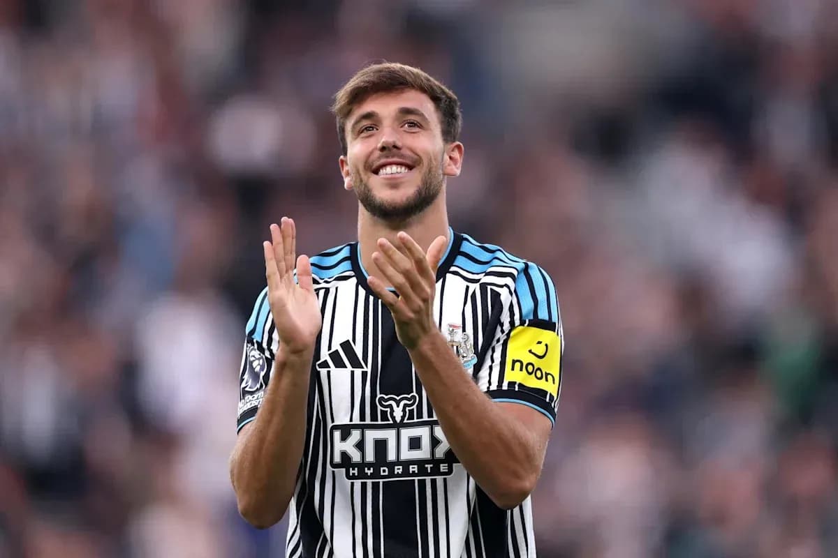 Player applauding fans wearing Newcastle United kit Player applauding fans wearing Newcastle United kit