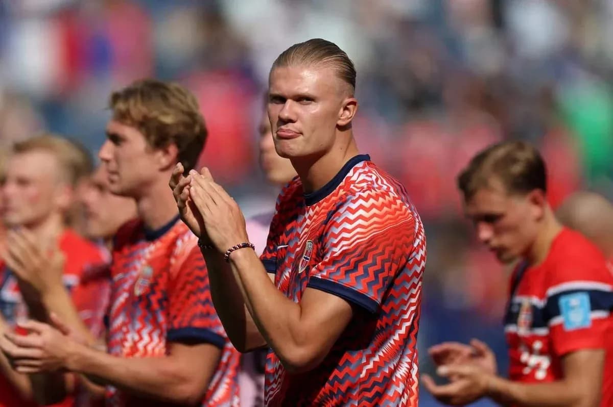 Norway players applauding during a match ceremony Norway players applauding during a match ceremony