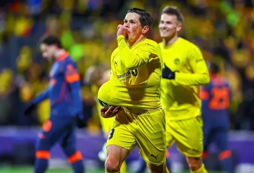 Borussia Dortmund player celebrating a goal Borussia Dortmund player celebrating a goal
