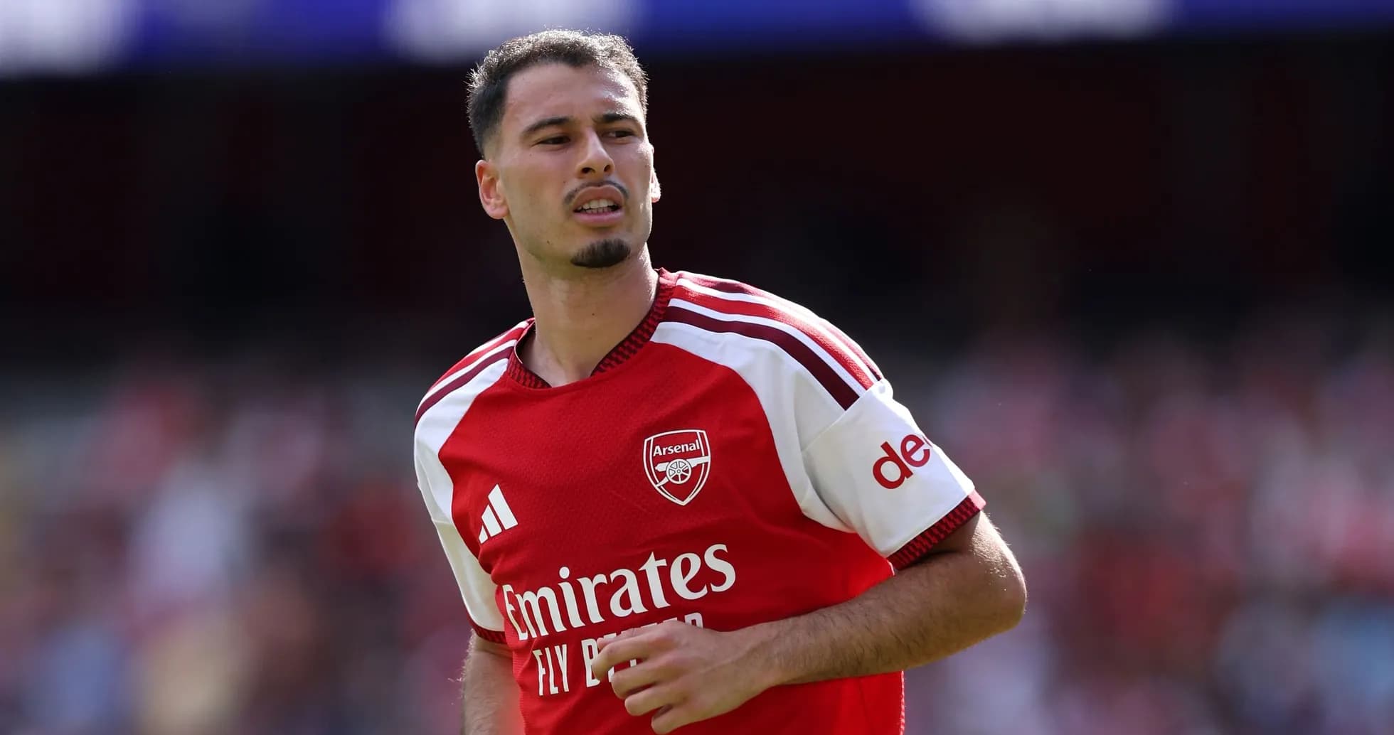 Player in Arsenal jersey on the pitch Player in Arsenal jersey on the pitch