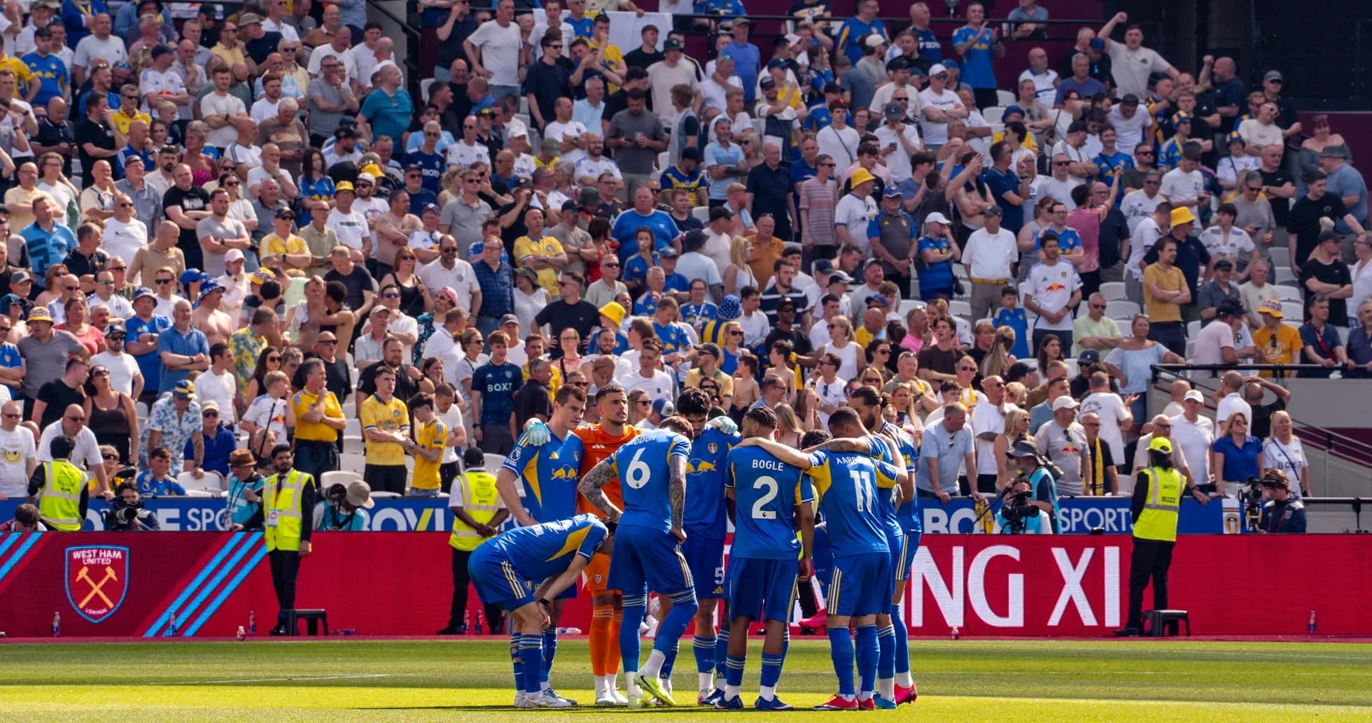 Leeds players huddling before the match Leeds players huddling before the match