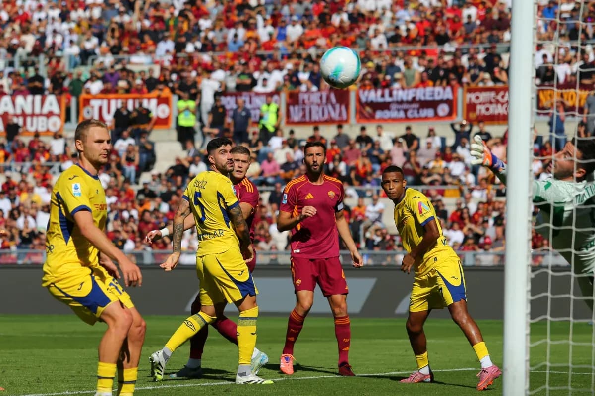 Players reacting during Hellas Verona vs AS Roma match Players reacting during Hellas Verona vs AS Roma match