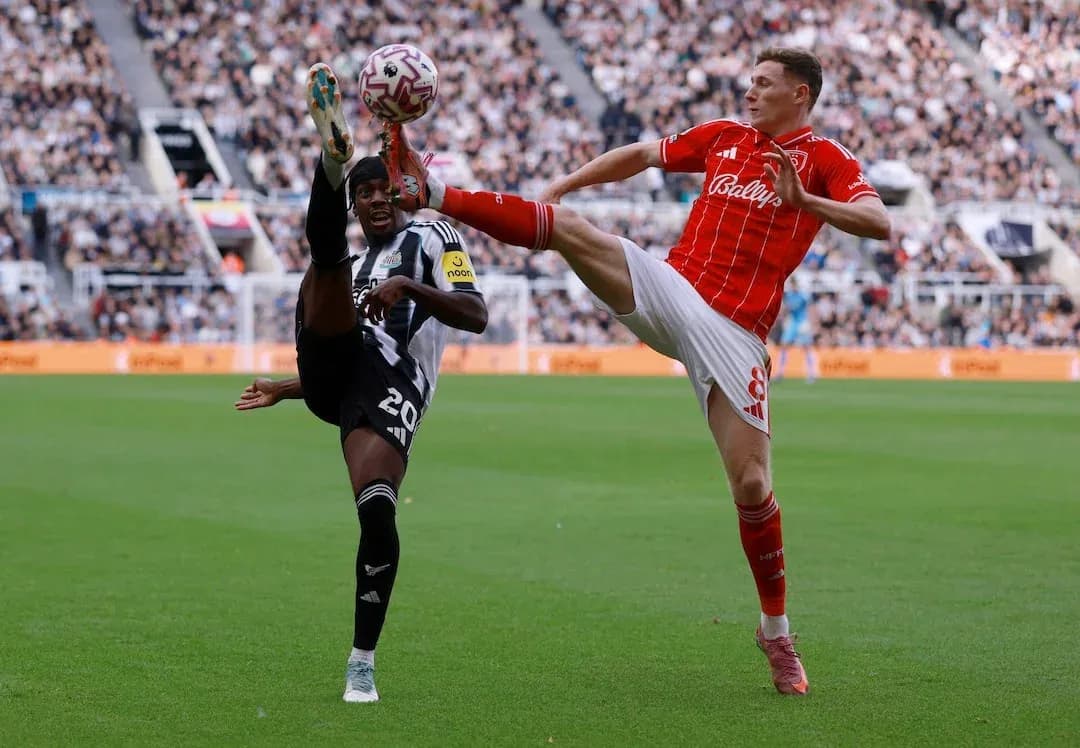 Newcastle player challenges Nottingham Forest opponent Newcastle player challenges Nottingham Forest opponent