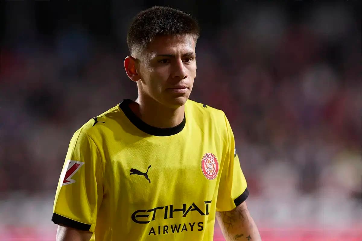 Goalkeeper in yellow jersey during match Goalkeeper in yellow jersey during match