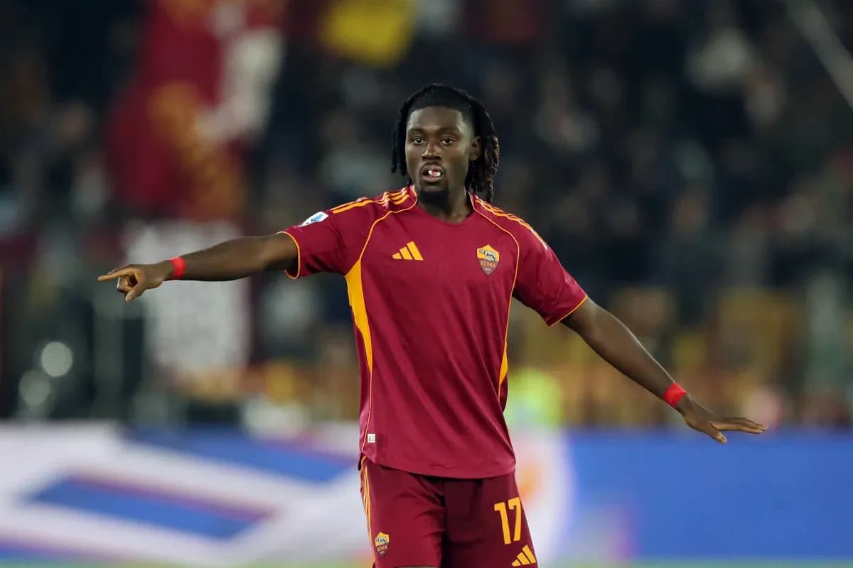 Player gesturing during match in Roma kit Player gesturing during match in Roma kit