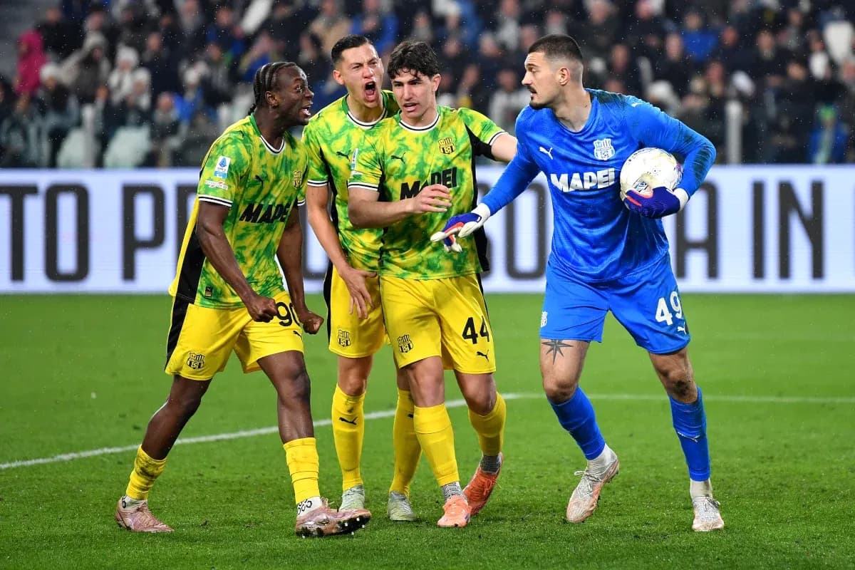 Sassuolo players celebrating with goalkeeper Sassuolo players celebrating with goalkeeper