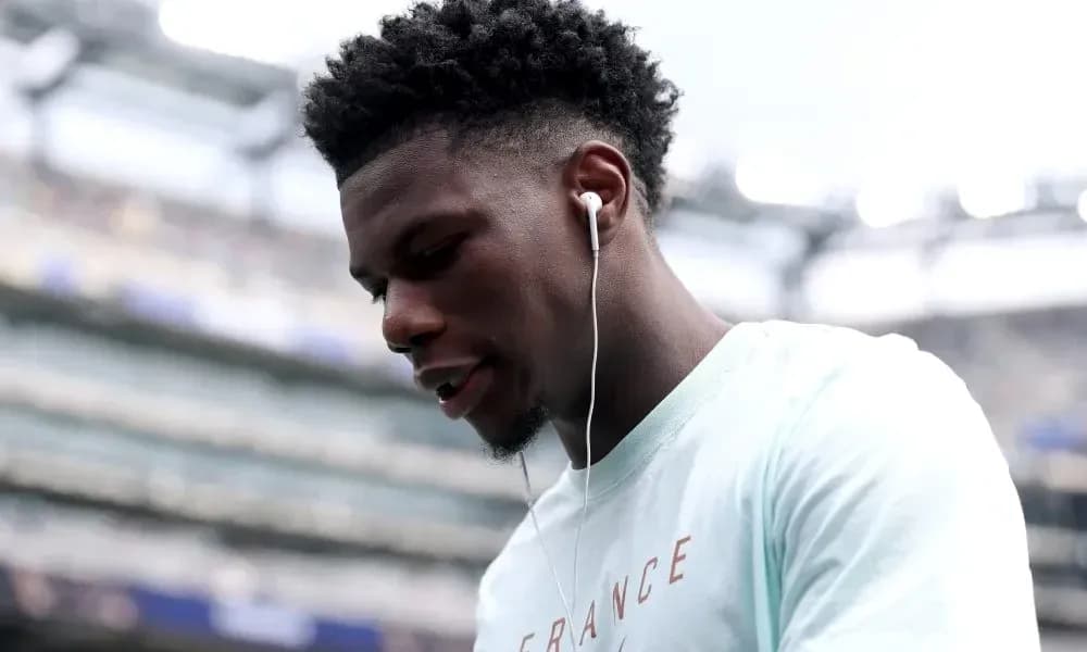 Player wearing earbuds before the match Player wearing earbuds before the match