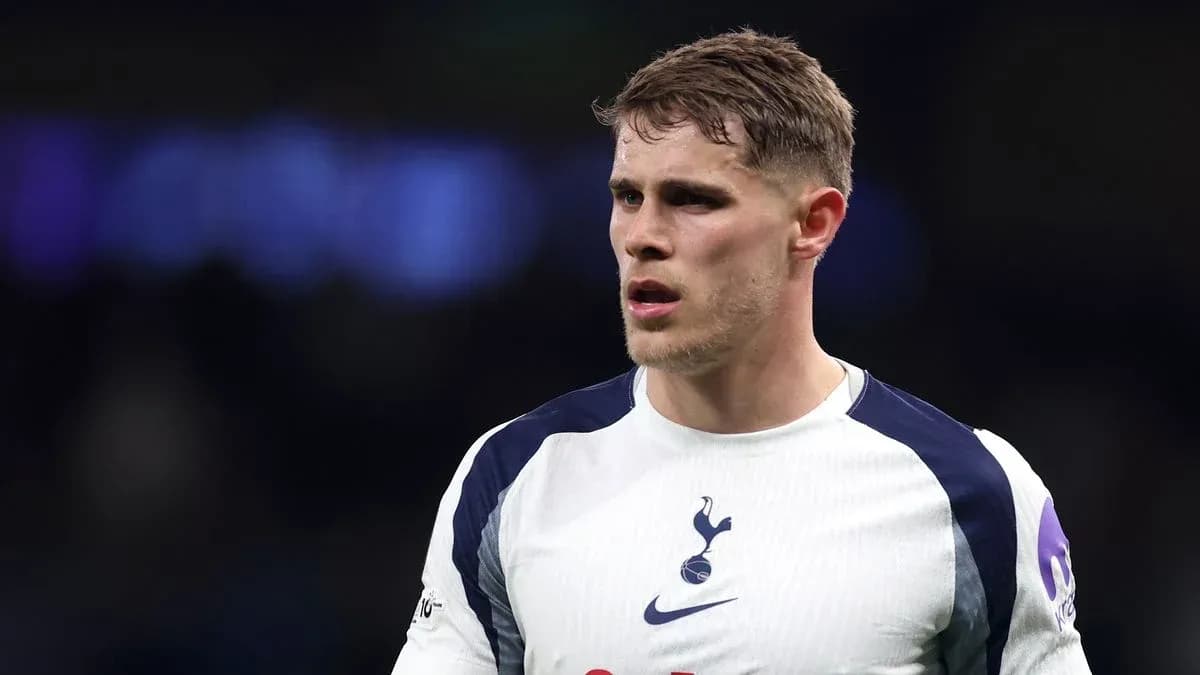 Tottenham player during match, focused expression Tottenham player during match, focused expression