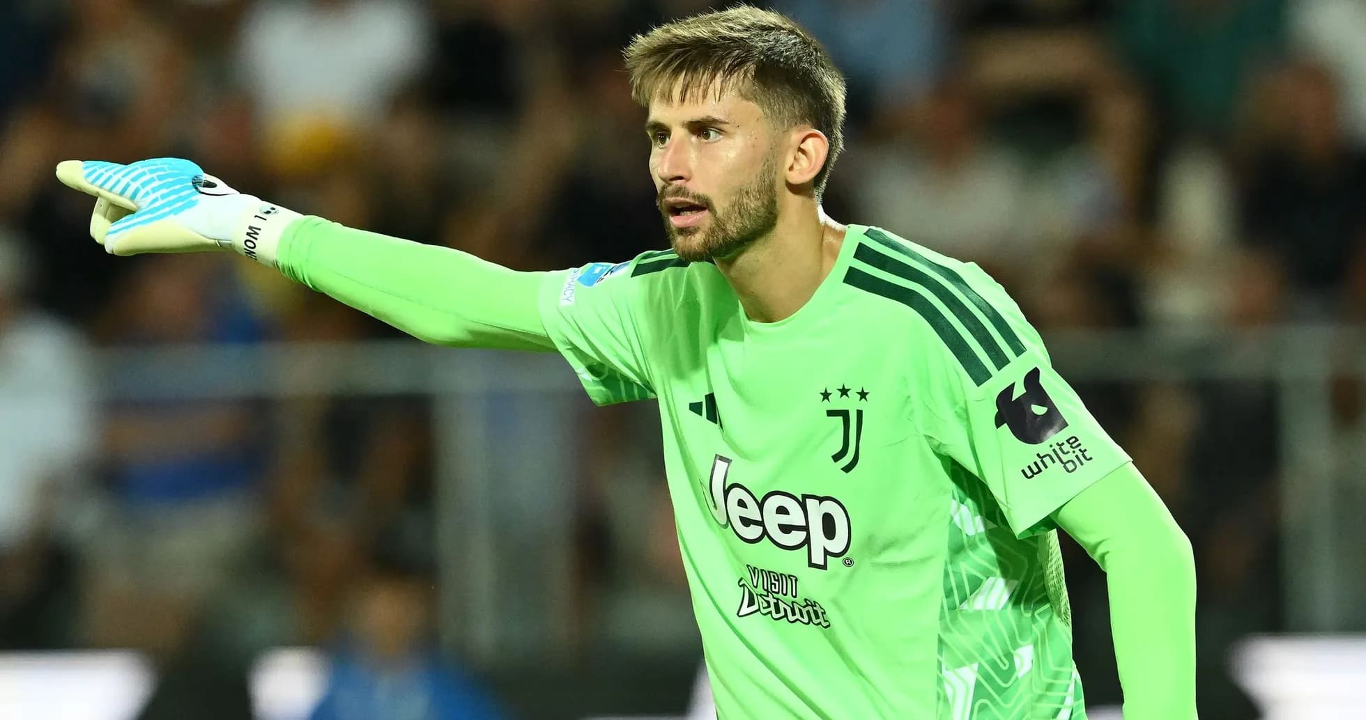 Goalkeeper gesturing during Juventus match action Goalkeeper gesturing during Juventus match action