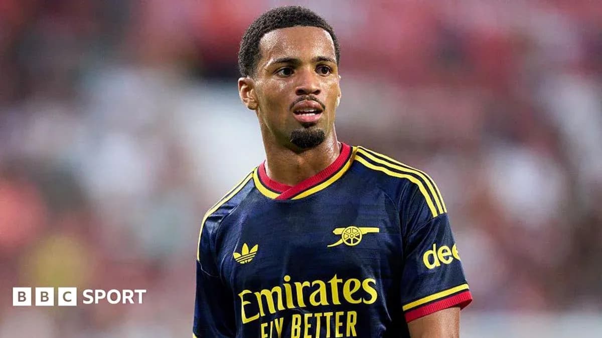 Player in Arsenal jersey during match action Player in Arsenal jersey during match action