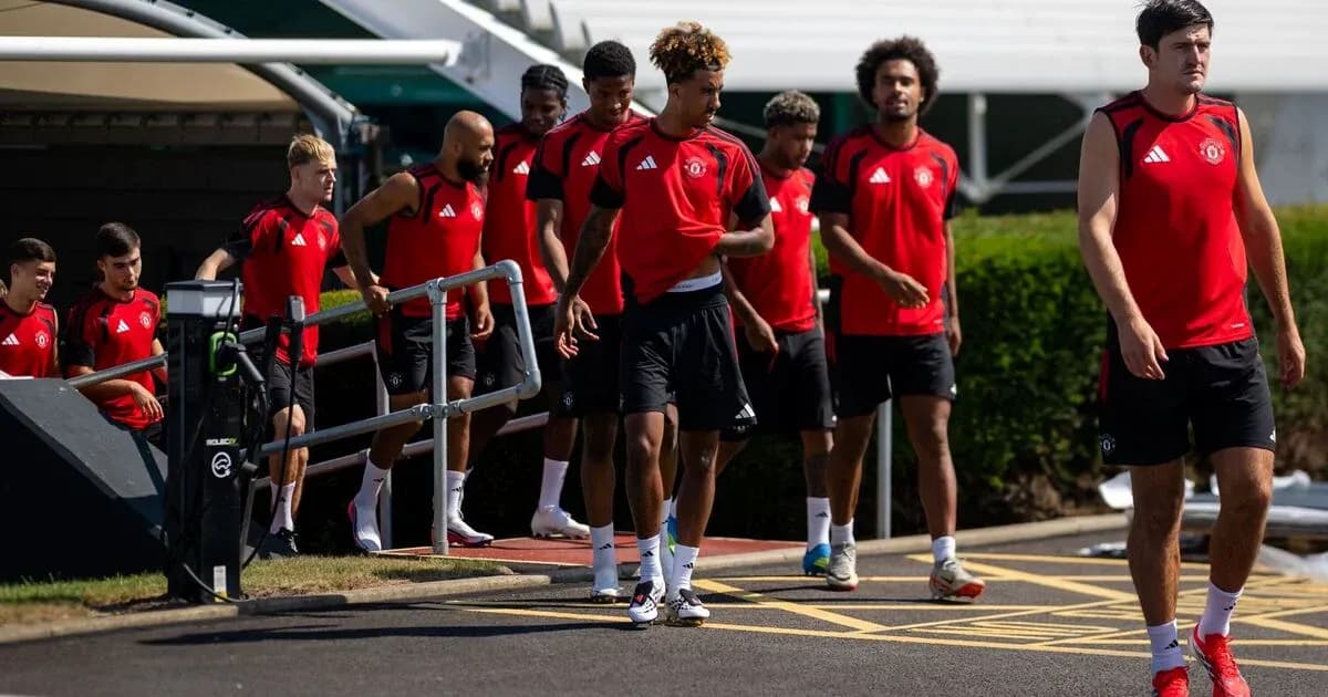 Manchester United players walking to training session Manchester United players walking to training session