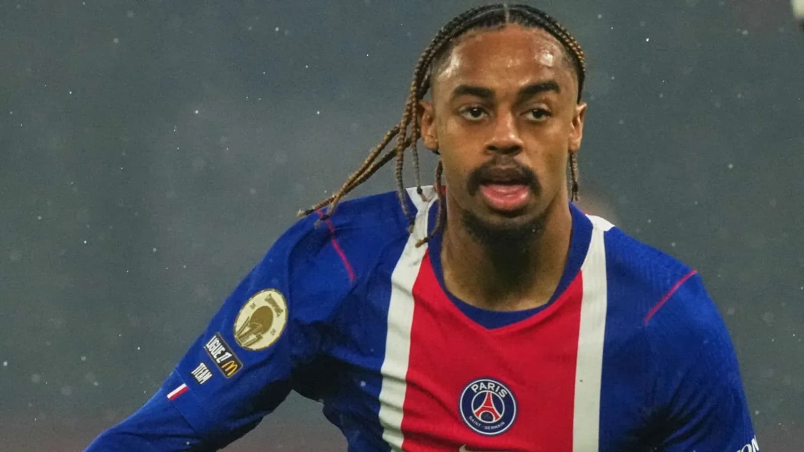 Player running on the field in PSG kit Player running on the field in PSG kit