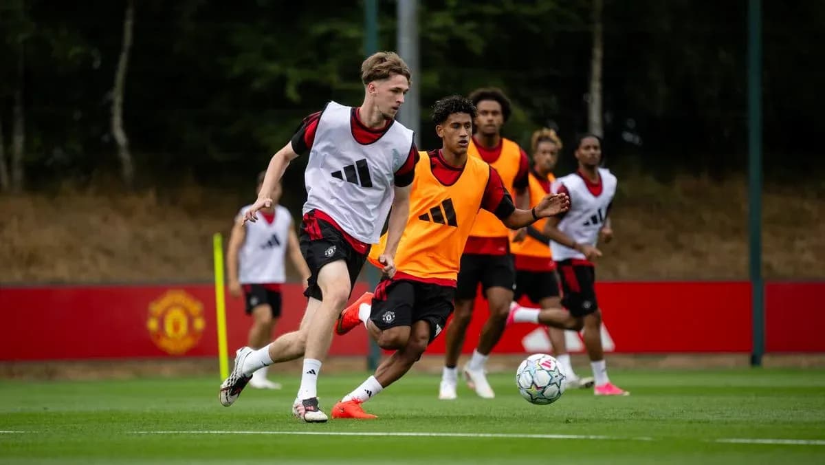 Players training during a Manchester United practice session Players training during a Manchester United practice session