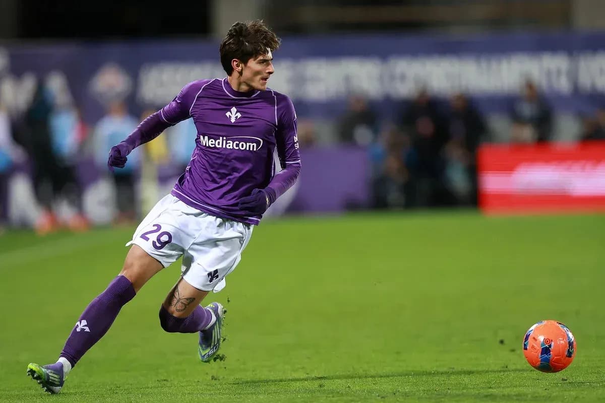 Player in purple kit sprinting for the ball Player in purple kit sprinting for the ball