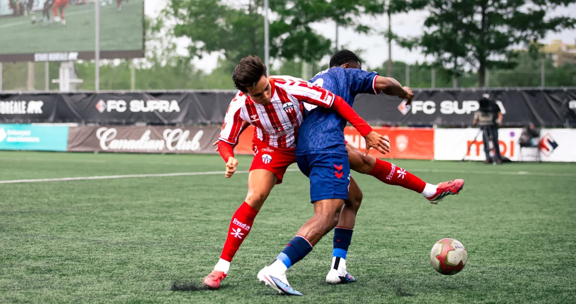 Players competing for the ball during match Players competing for the ball during match
