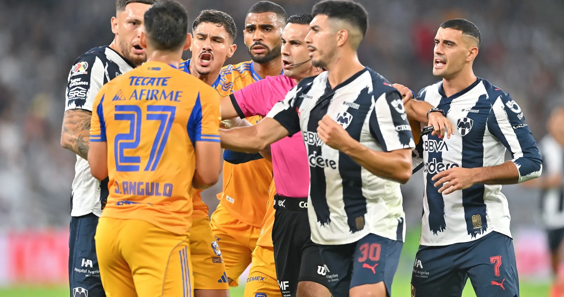 Players arguing during Monterrey vs Tigres match Players arguing during Monterrey vs Tigres match