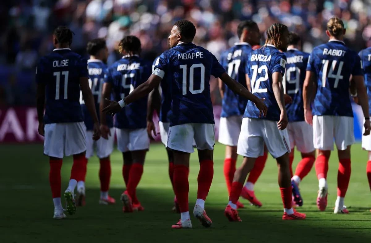 French national team players walking on the pitch French national team players walking on the pitch