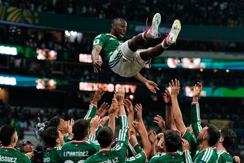 Mexico Breaks World Cup Knockout Drought with 2-0 Victory over Ecuador Mexico Breaks World Cup Knockout Drought with 2-0 Victory over Ecuador
